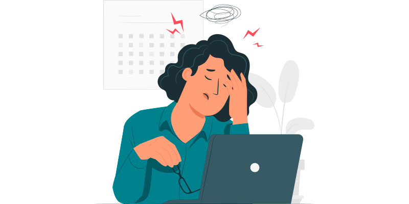 mulher cansada por não ter um software de gestão medica no seu consultório 